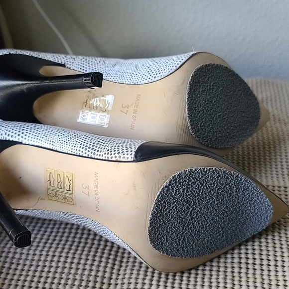 Mi Piaci Gray and Black Leather Shoes - Picture 8 of 8